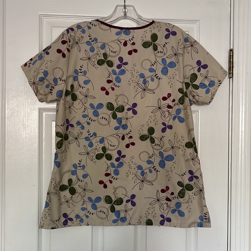 Women’s Cotton Scrub Top - Picture 2 of 4